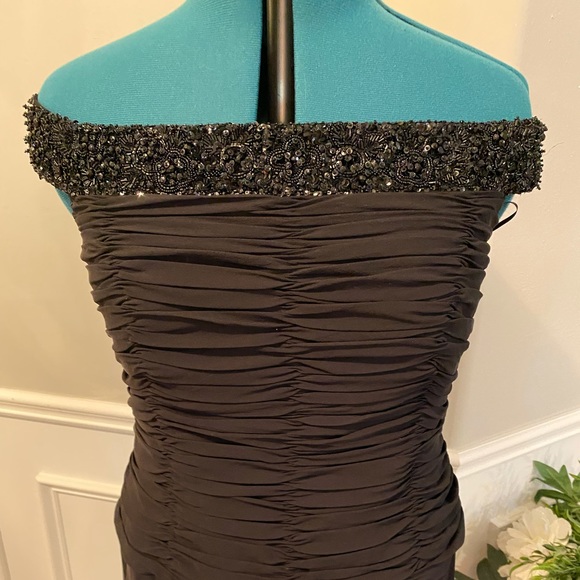 Escada Couture long silk/bead gown. - Picture 3 of 8